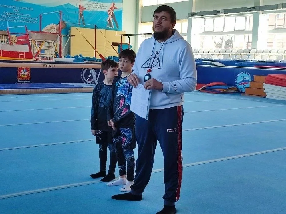 Тренировка с детьми в спортивном зале